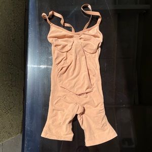 MATERNITY SCULPTING BODYSUIT MID THIGH